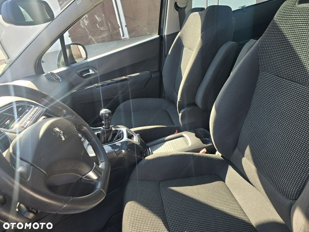 Peugeot 5008 - 12