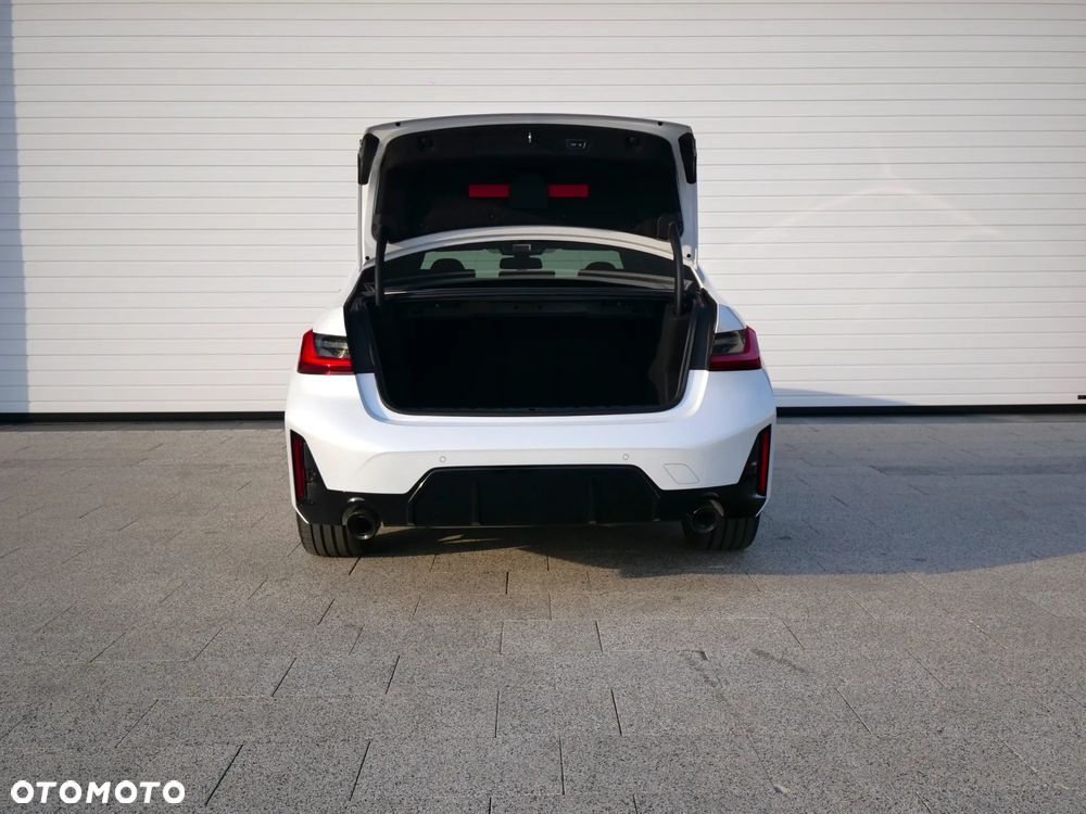 BMW Seria 3 330i xDrive M Sport sport - 38