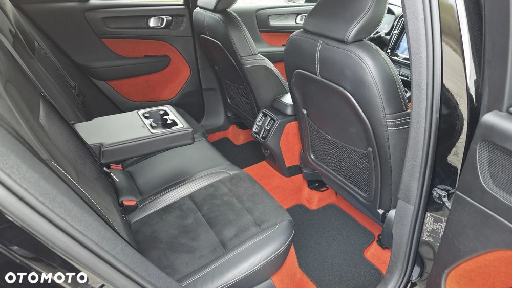 Volvo XC 40 D4 AWD R-Design (Intro Edition) - 11