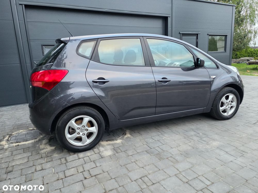 Kia Venga - 7