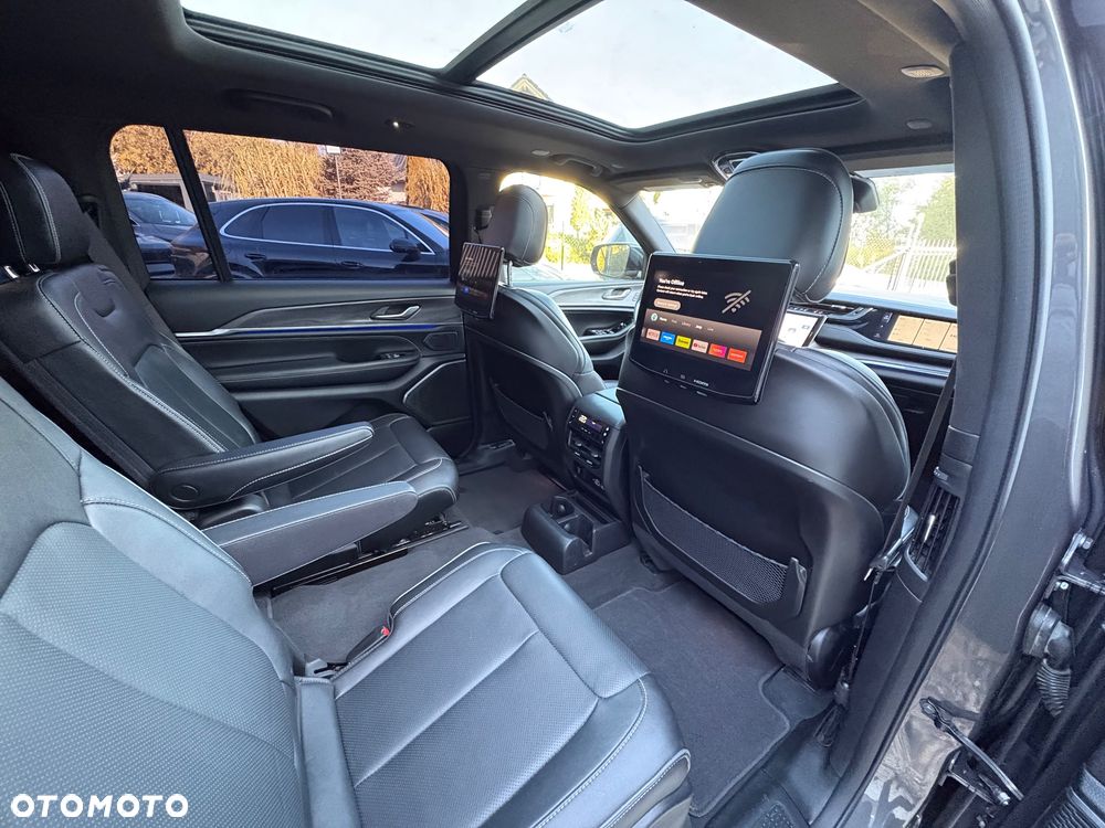 Jeep Grand Cherokee - 26