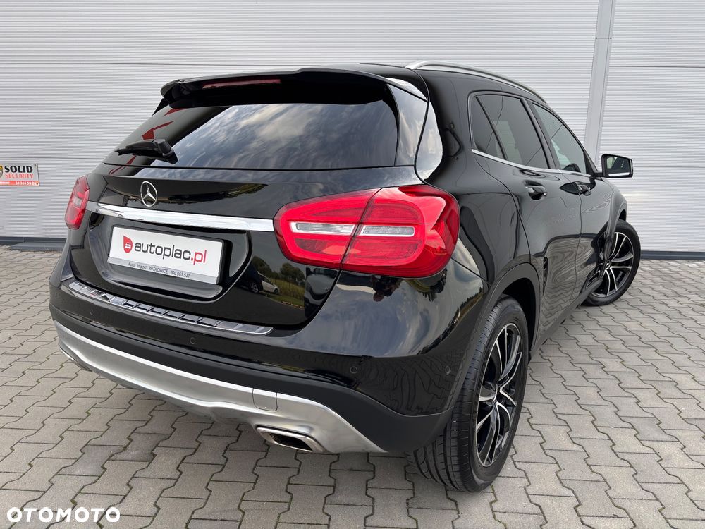 Mercedes-Benz GLA 200 Urban - 18