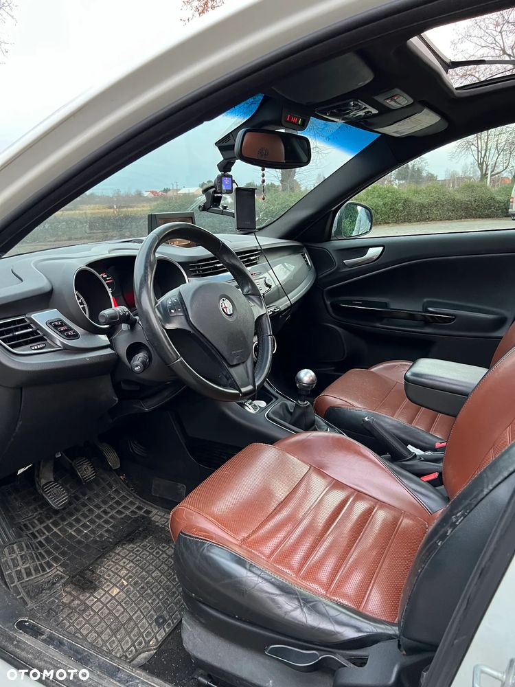 Alfa Romeo Giulietta 2.0 JTDM 16V - 12