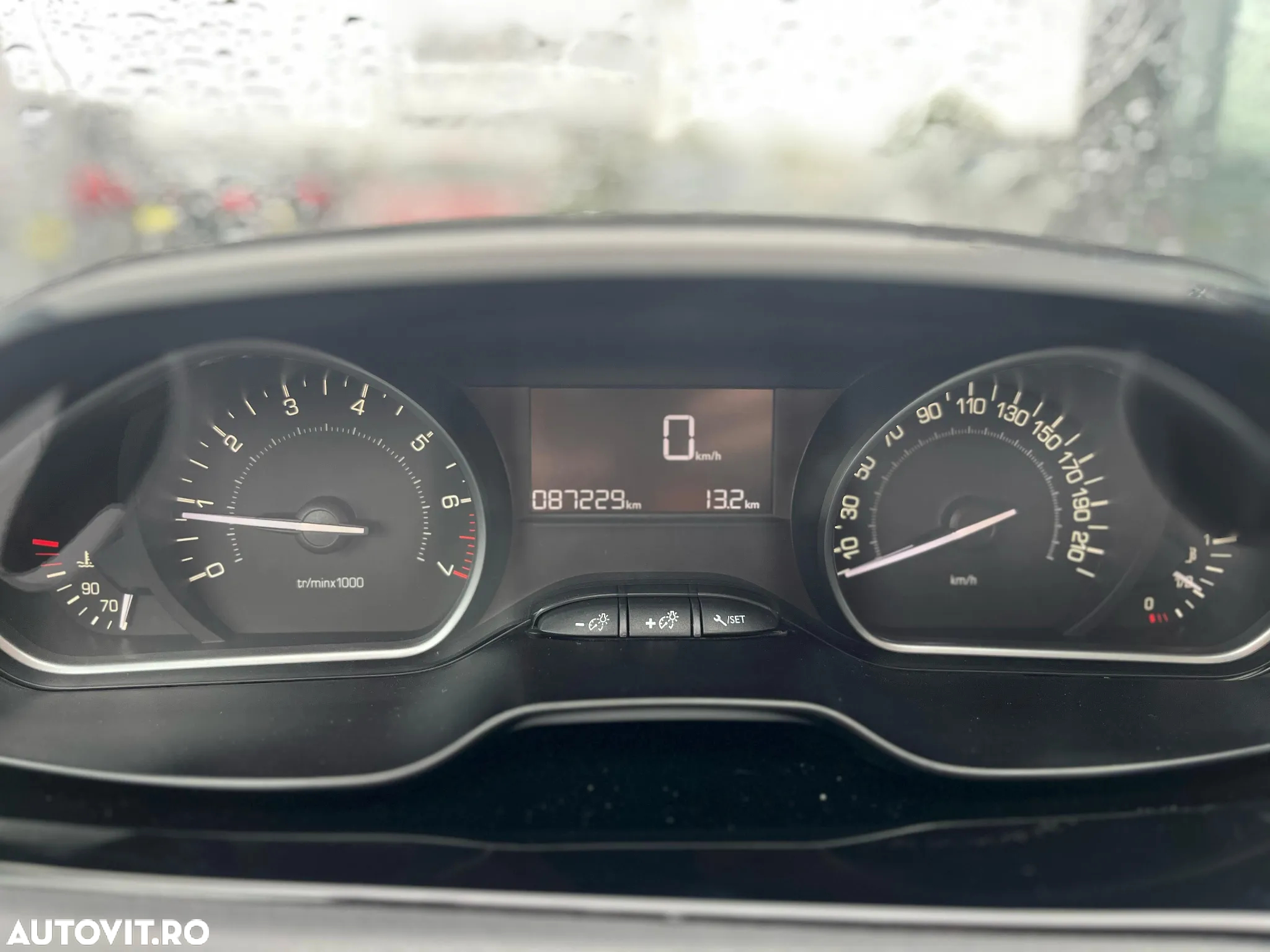 Peugeot 208 1.2 L PureTech Allure - 32
