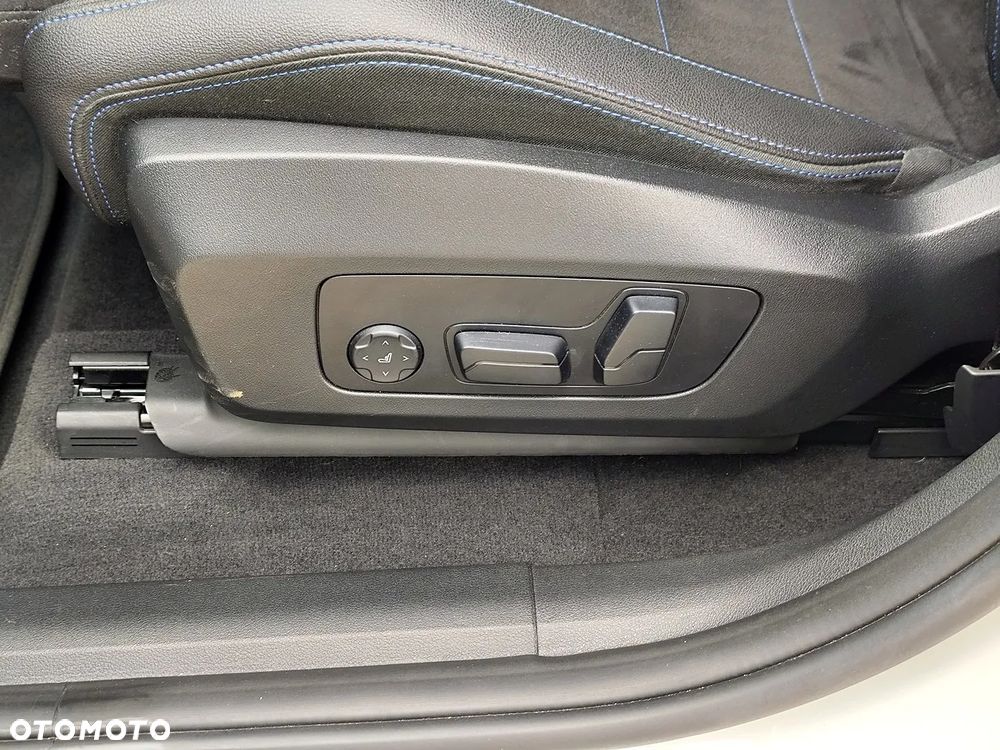 BMW iX1 xDrive30 66.5kWh M Sport - 12