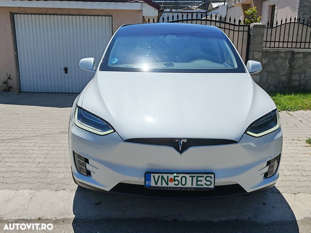 Tesla Model X - 1