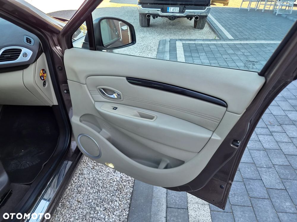 Renault Grand Scenic - 21