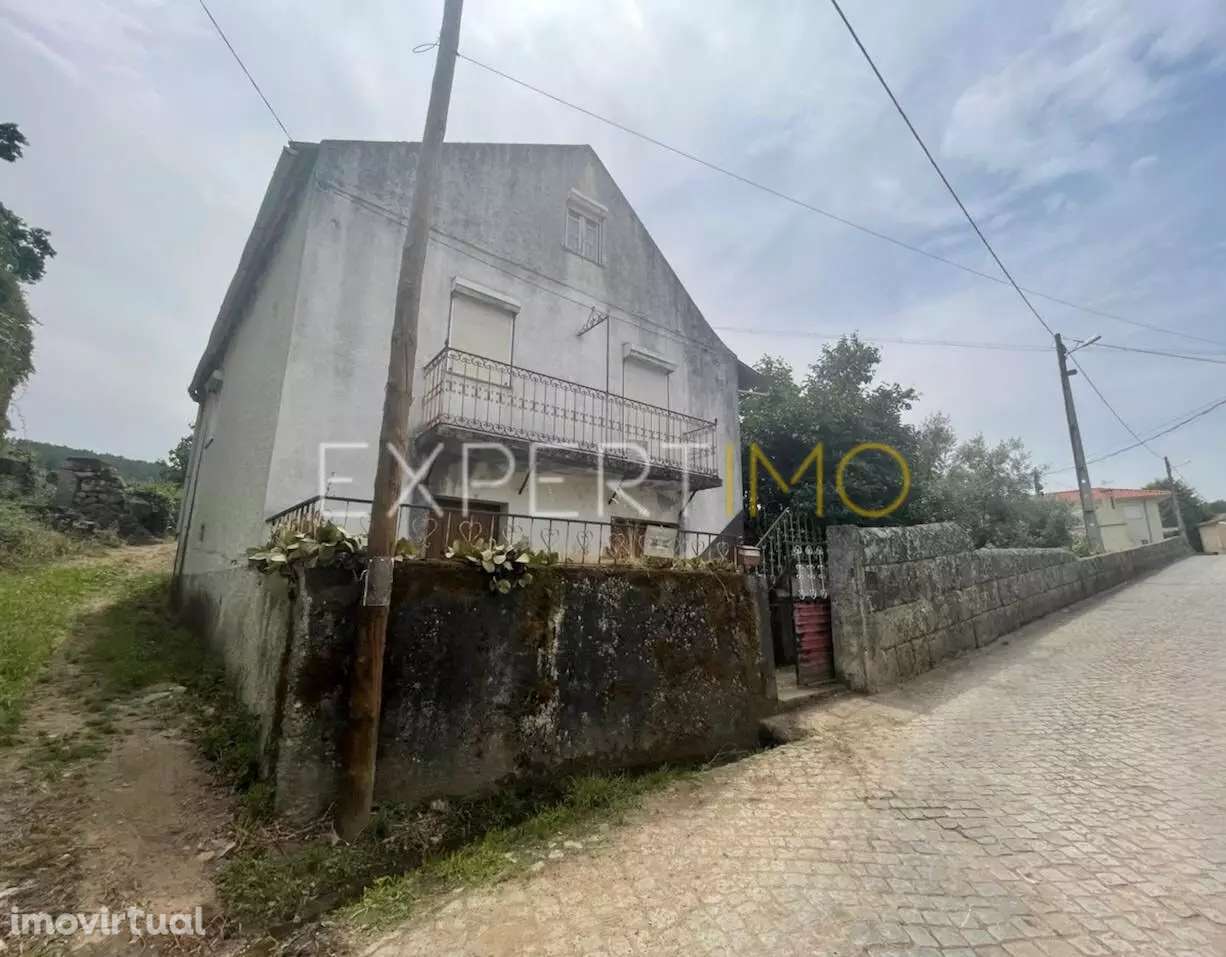 Moradia com terreno, situada em São Paio, muito próxima da cidade... - Grande imagem: 3/21