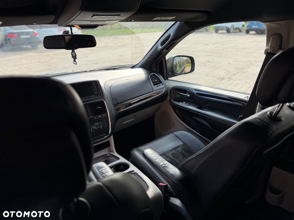 Dodge Grand Caravan - 16