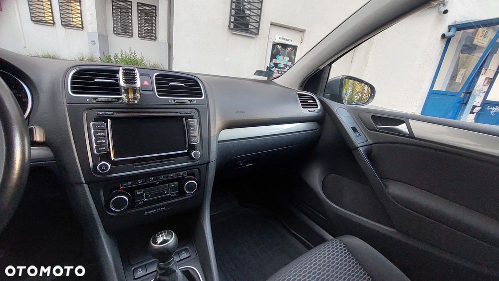Volkswagen Golf - 6
