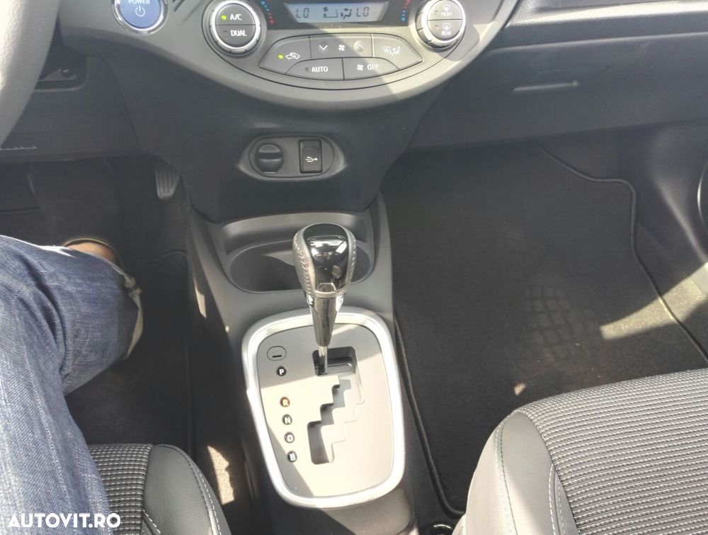 Toyota Yaris 1.5 VVT-i HSD Sol - 7