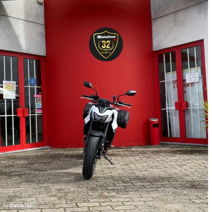 Honda Hornet COM MAPIT E GARANTIA ATÉ 08/2031 - 2