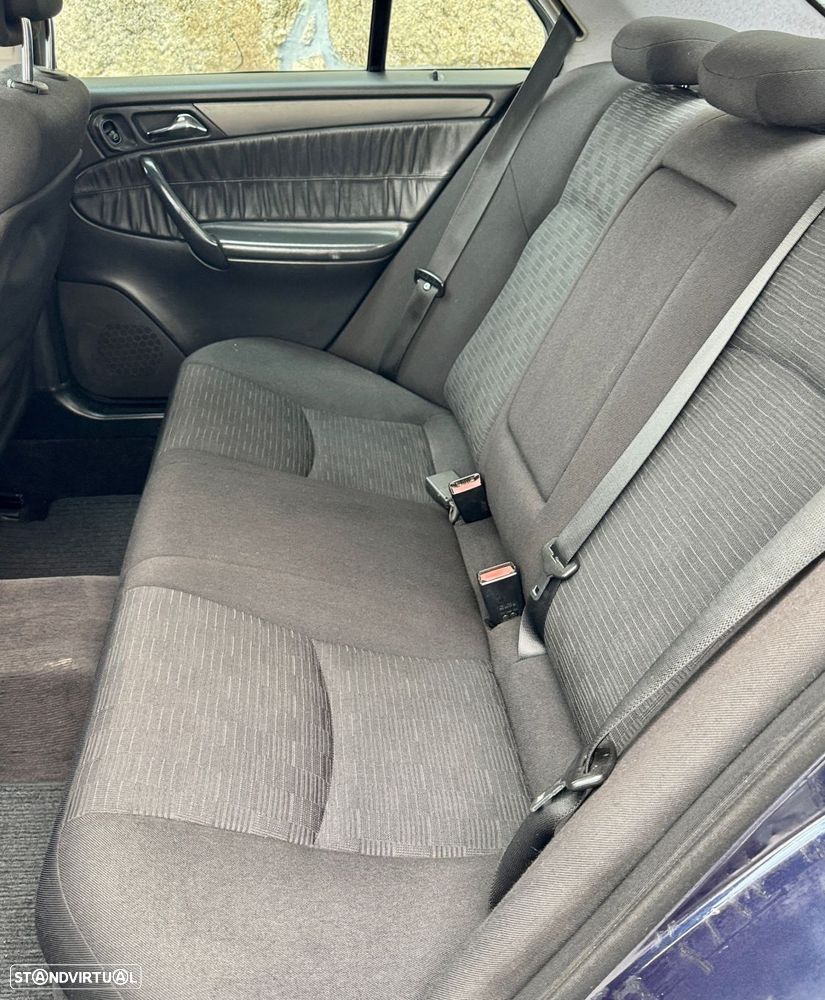 Mercedes-Benz C 220 - 13