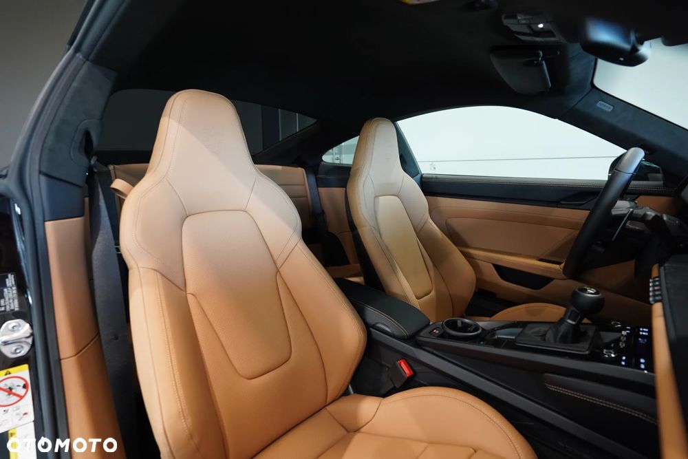 Porsche 911 GT3 Touring PDK - 29