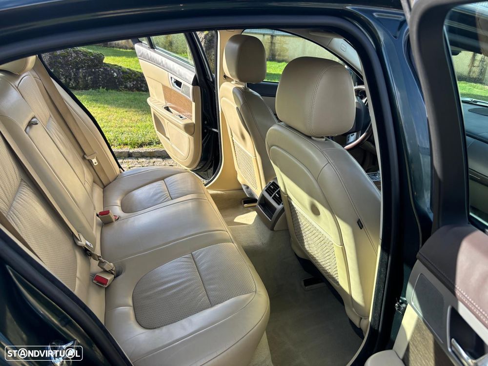 Jaguar XF 2.7 D V6 Premium Luxury - 9