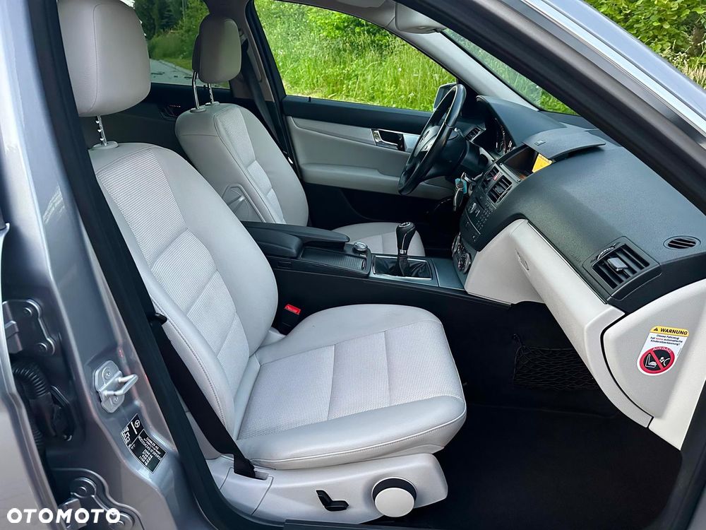Mercedes-Benz Klasa C 180 Kompressor BlueEFFICIENCY Avantgarde - 25