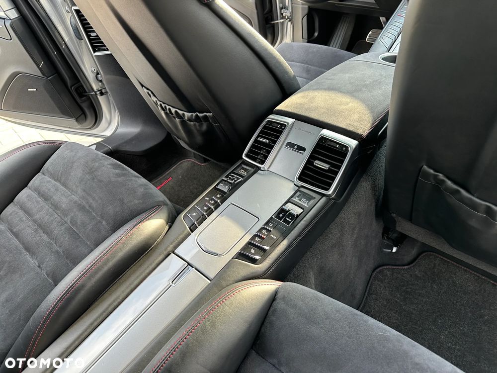 Porsche Panamera GTS - 26