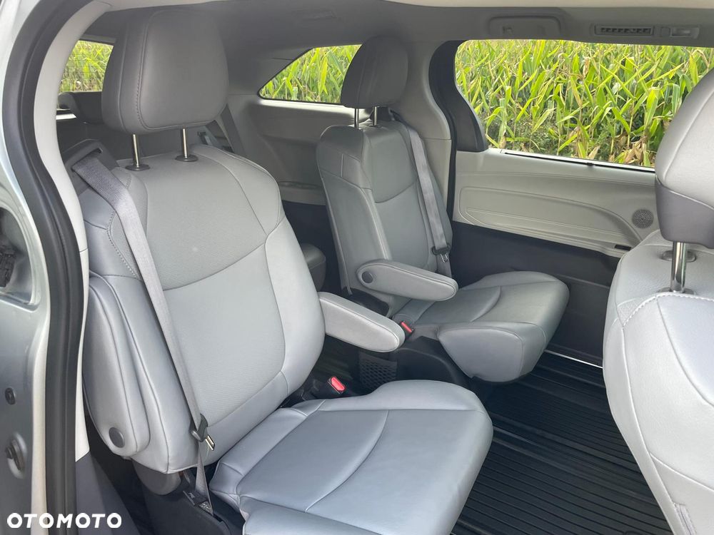 Toyota Sienna - 7