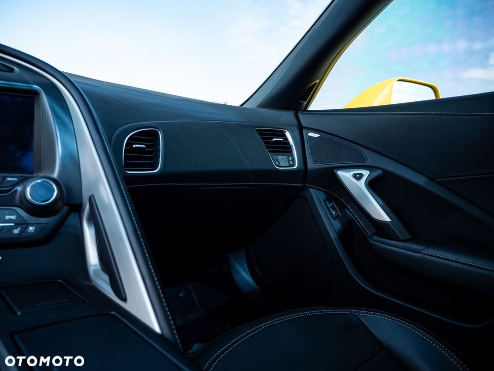 Chevrolet Corvette - 24