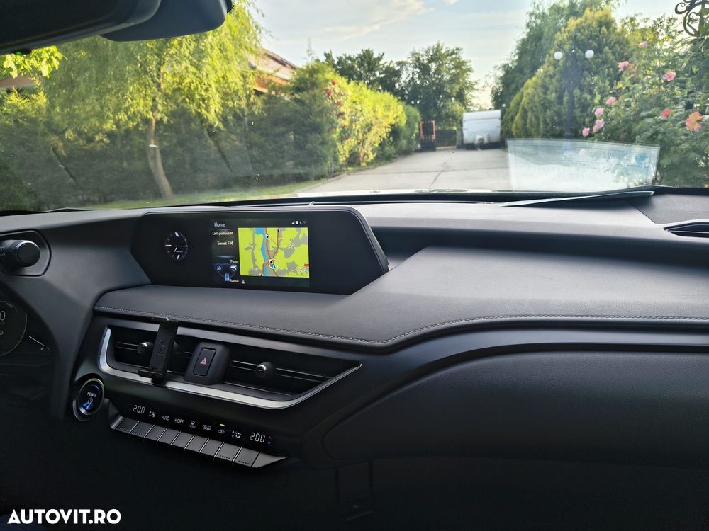 Lexus UX 250h Business Edition - 17