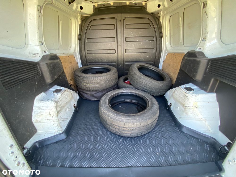 Ford Transit Courier - 16