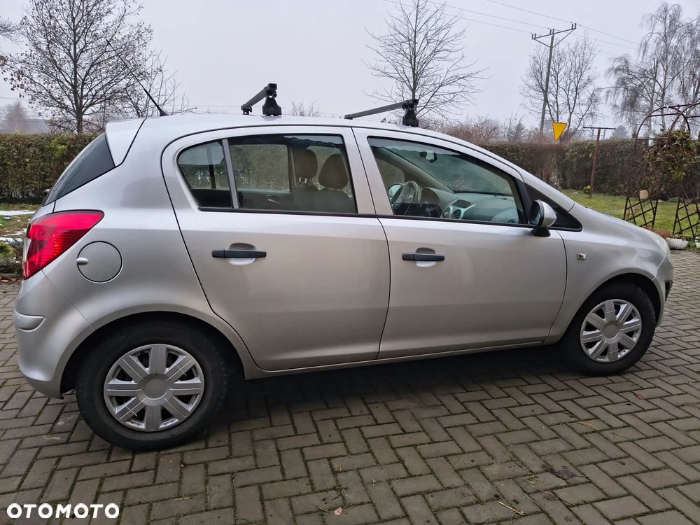 Opel Corsa 1.2 16V Essentia - 4