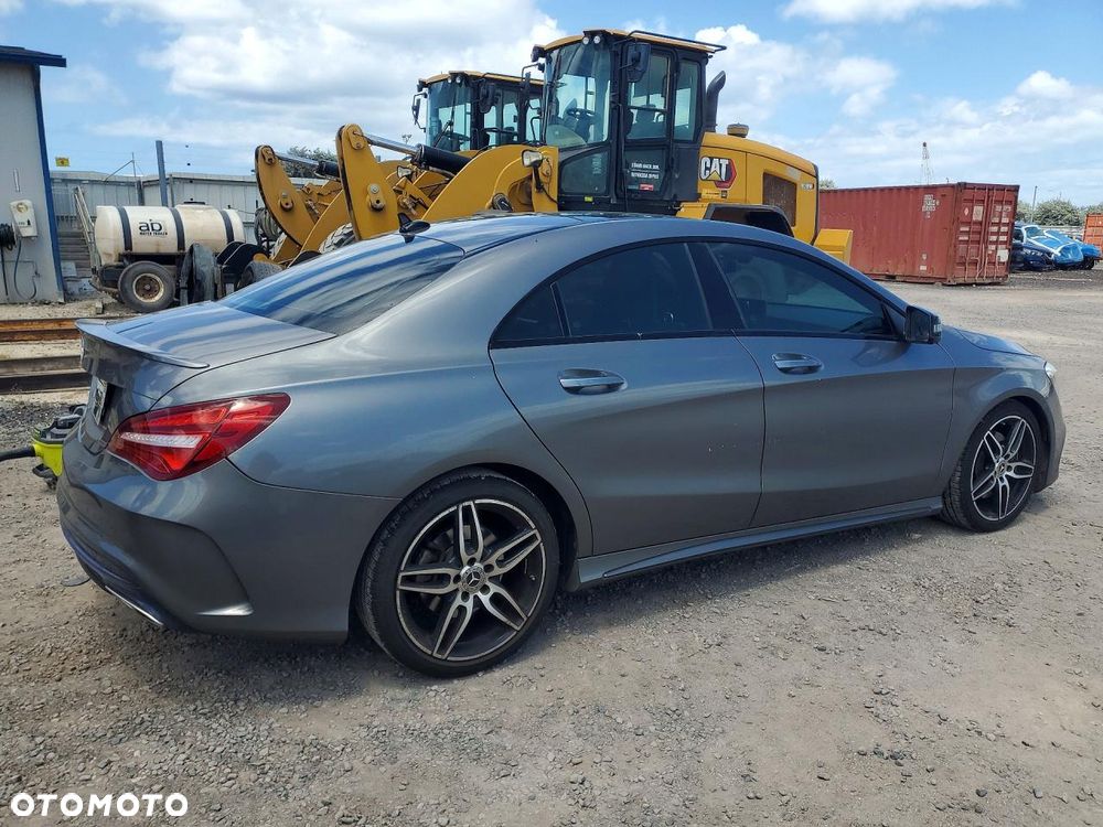 Mercedes-Benz CLA 250 7G-DCT AMG Line - 3
