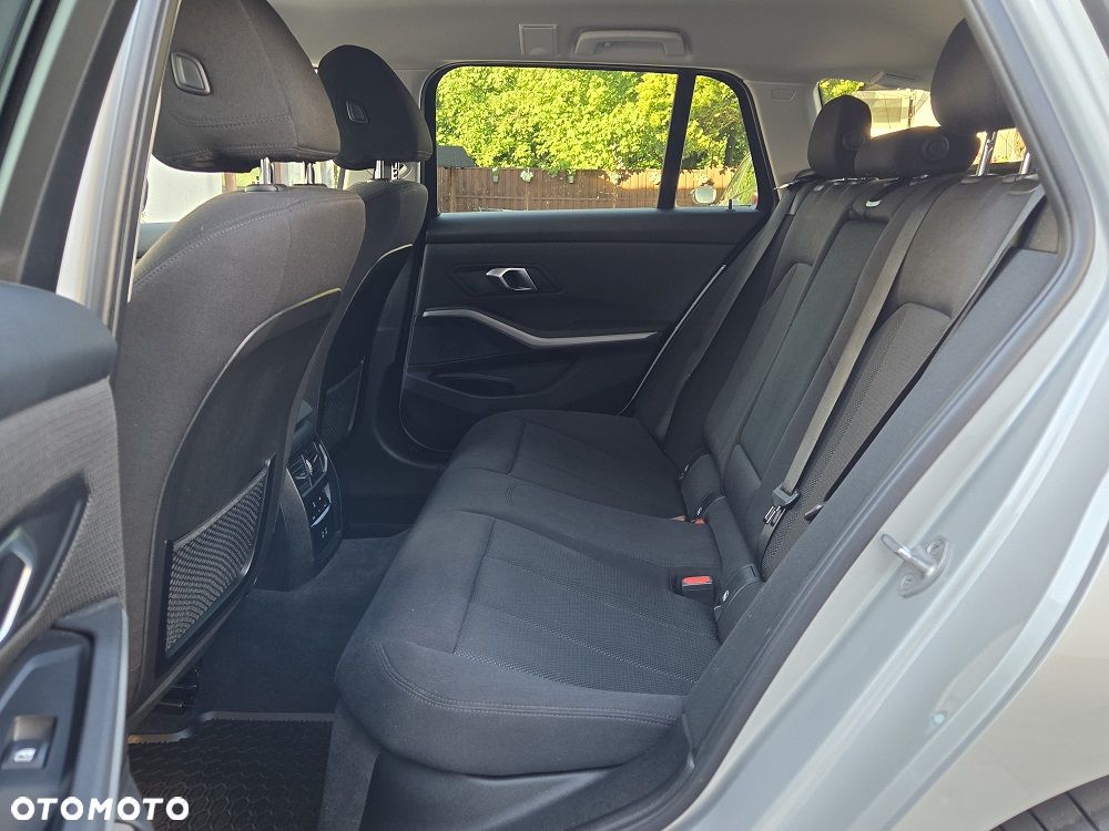 BMW Seria 3 318d MHEV Advantage - 13