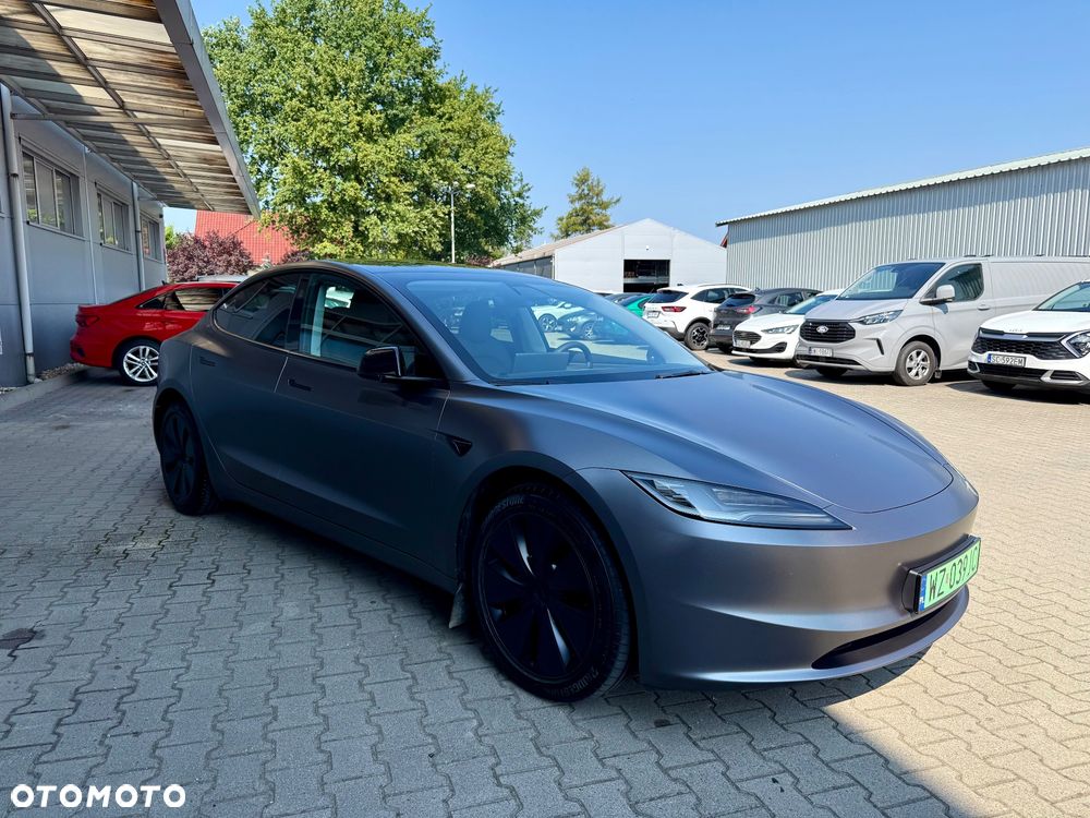 Tesla Model 3 - 4