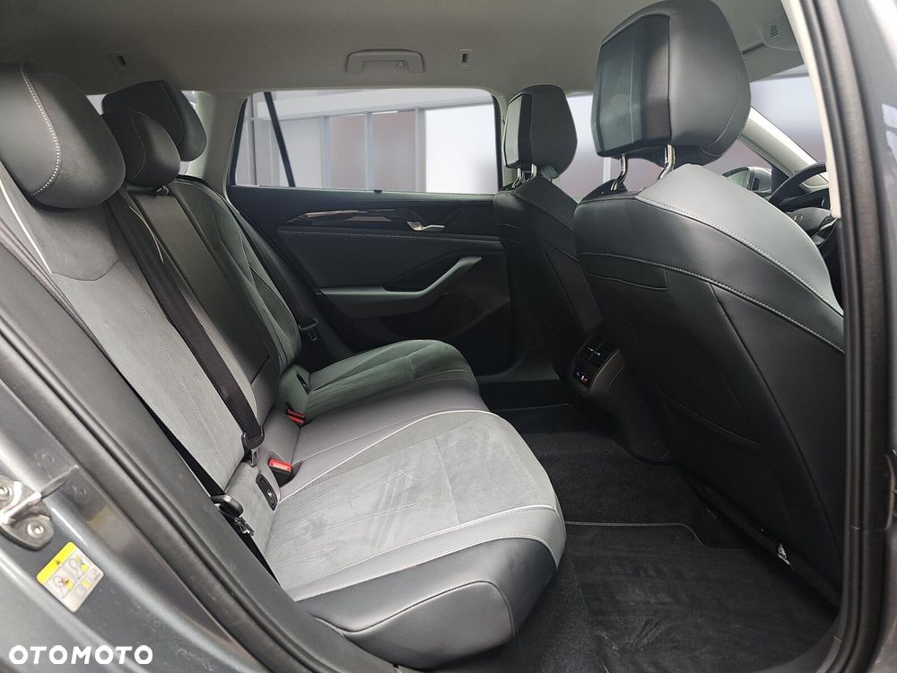 Volkswagen Passat - 12