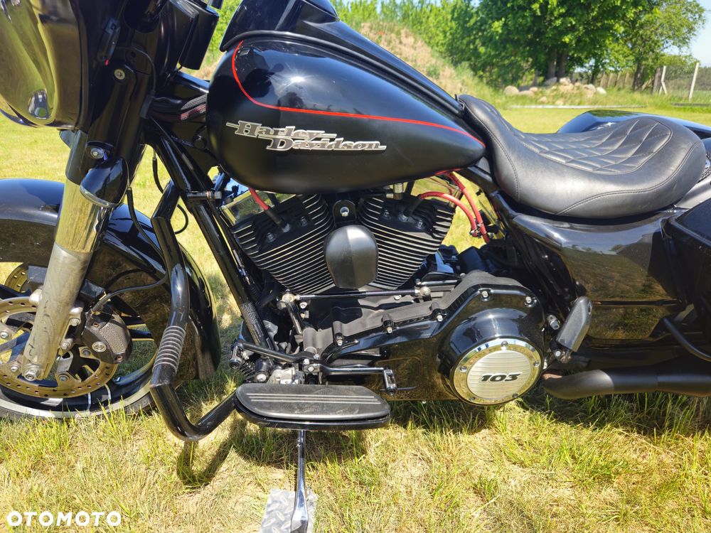 Harley-Davidson Touring Street Glide - 13