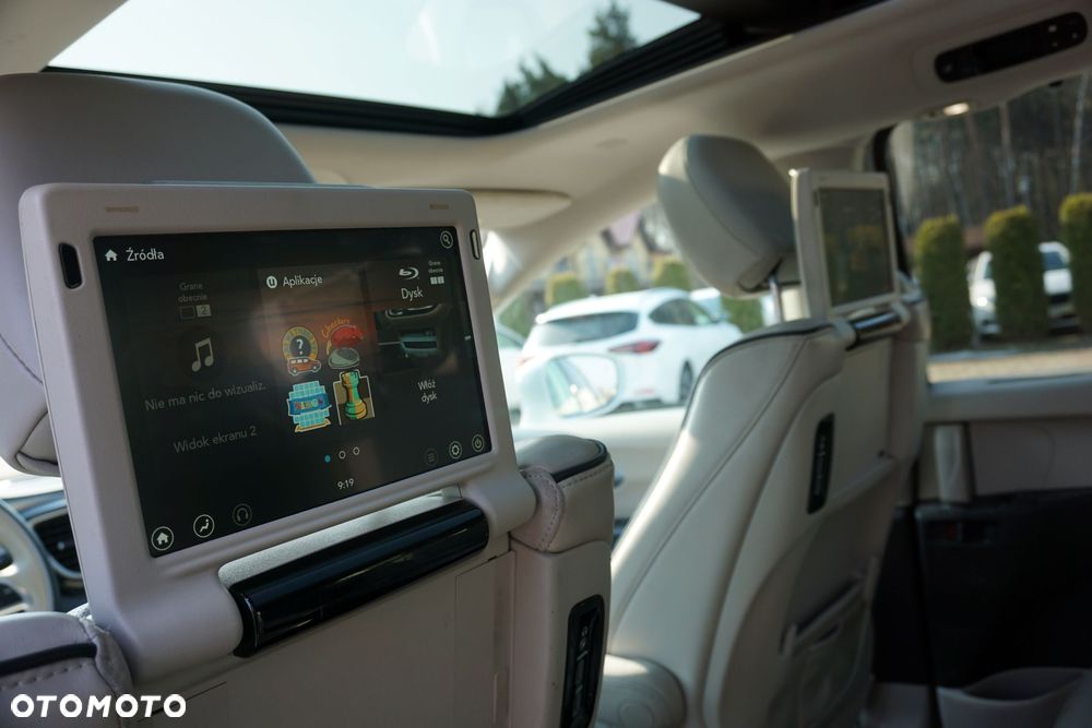 Chrysler Pacifica - 17