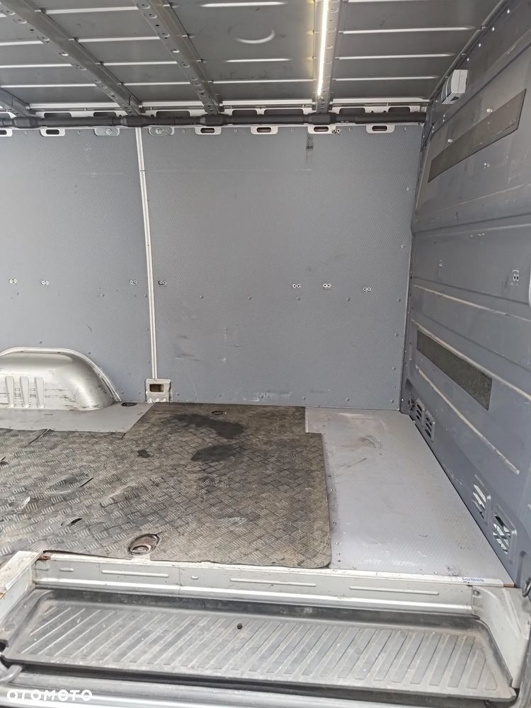 Mercedes-Benz Sprinter - 19