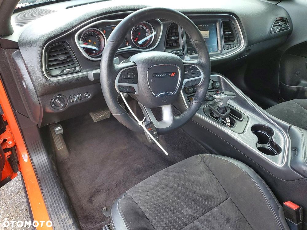 Dodge Challenger - 8