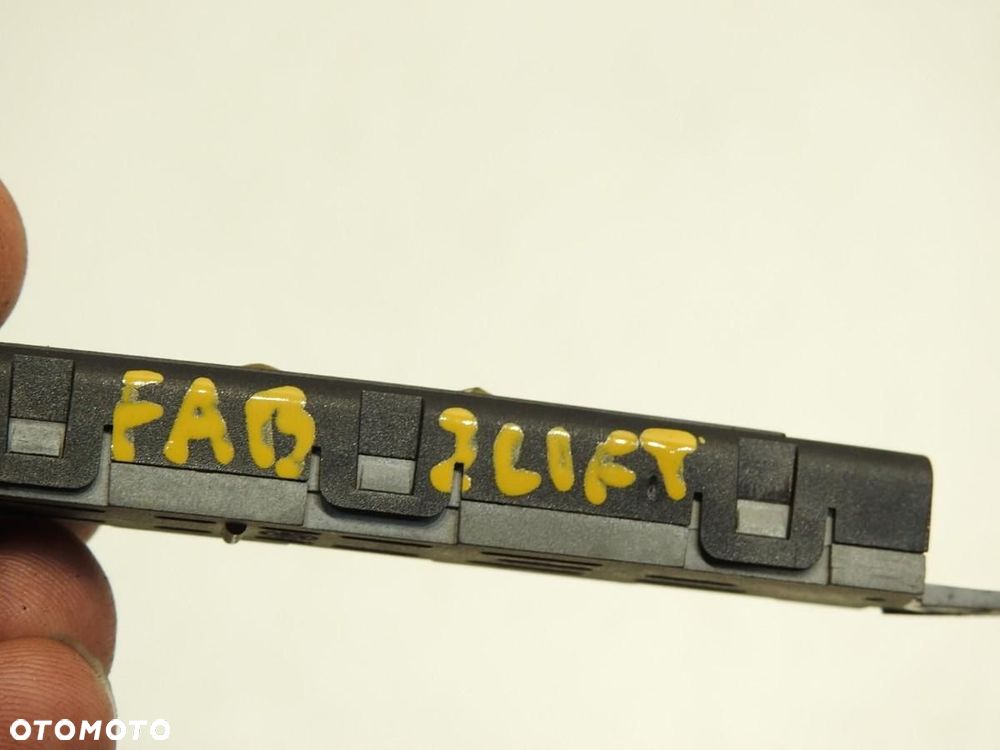WZMACNIACZ ANTENOWY SKODA FABIA II 5J0035577 - 2