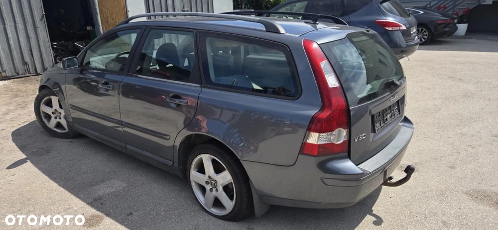 VOLVO V50 2,0 D 135KM wtryskiwacz wtrysk - 3