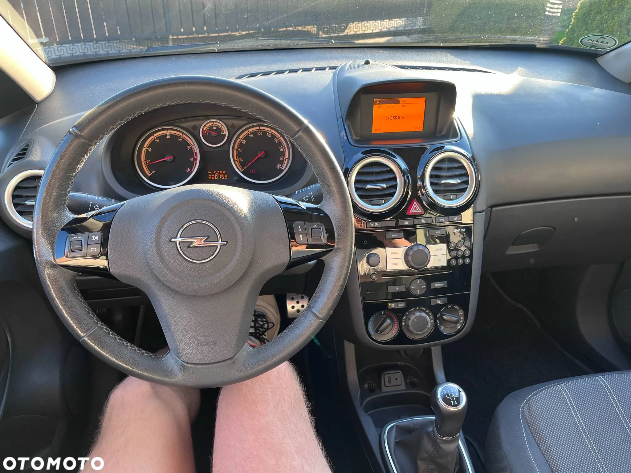 Opel Corsa 1.4 16V Cosmo - 14