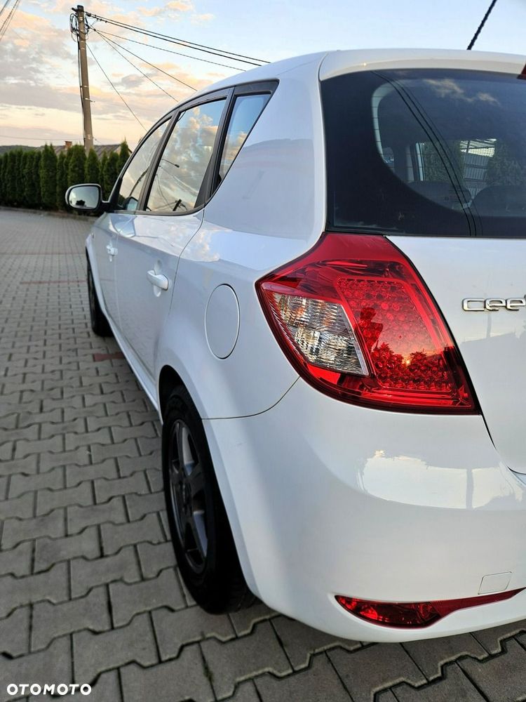 Kia Ceed 1.6 CRDi 90 ISG Spirit - 17