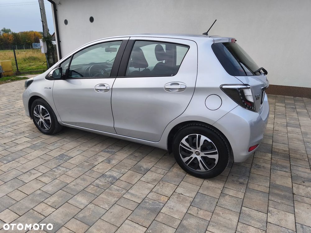 Toyota Yaris Hybrid 100 Sol - 5