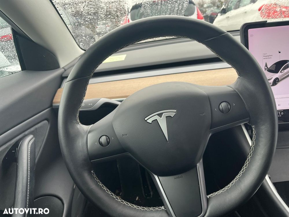 Tesla Model 3 - 10