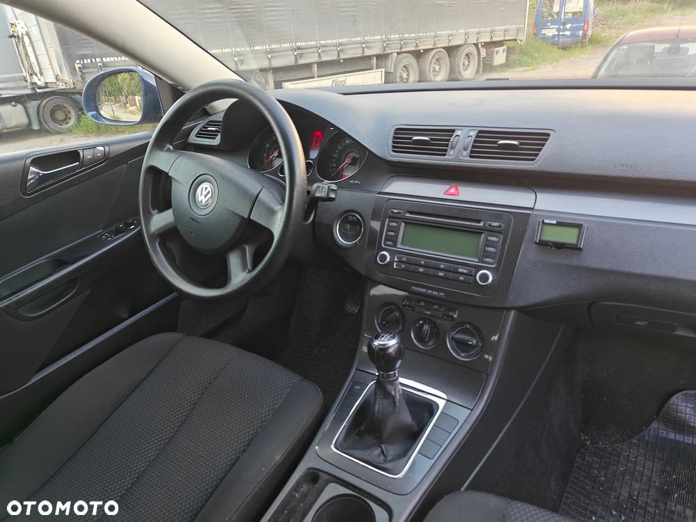 Volkswagen Passat 1.6 FSI Comfortline - 9
