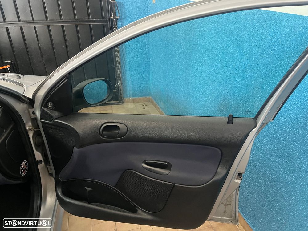 Peugeot 206 1.1 XR - 16