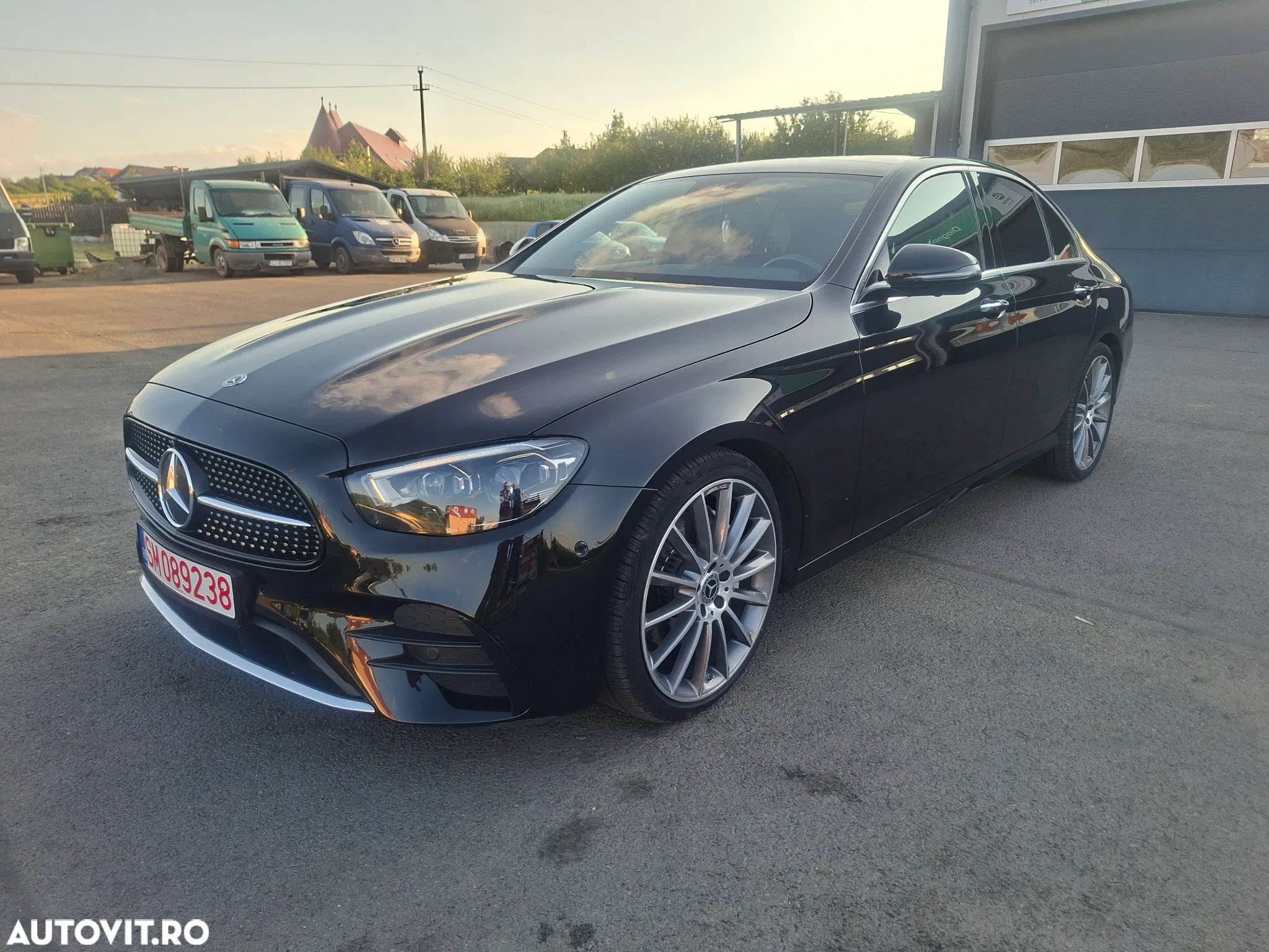 Mercedes-Benz E 220 d T 9G-TRONIC AMG Line - 1
