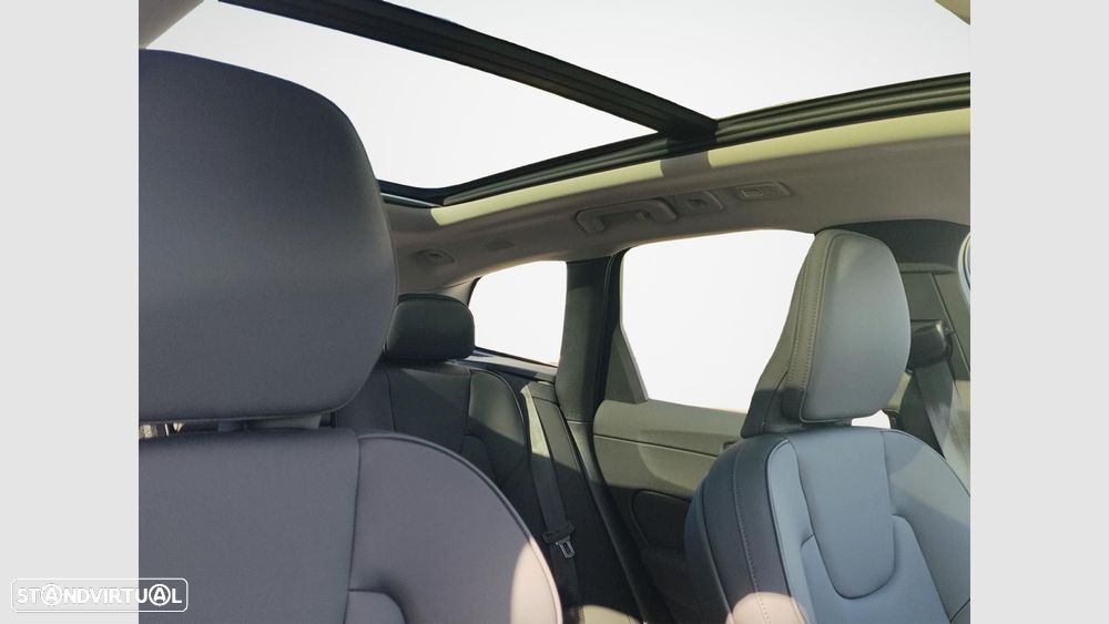 Volvo XC 60 2.0 T6 PHEV Plus Dark AWD - 16