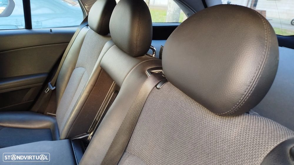 Mercedes-Benz E 220 CDi Avantgarde BE Auto. - 13