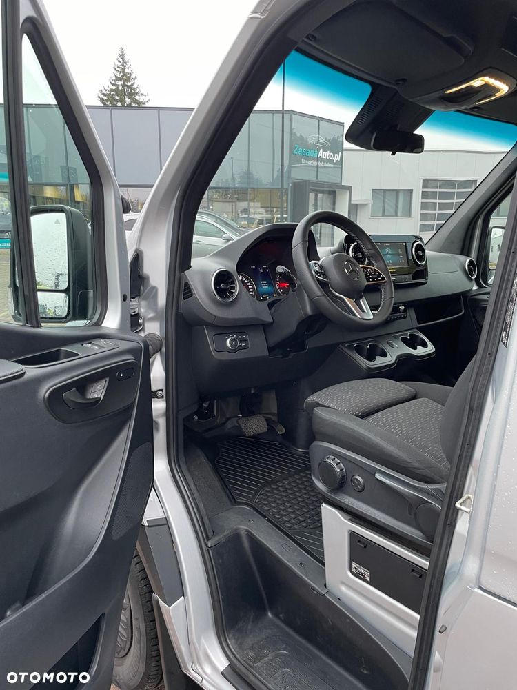 Mercedes-Benz Sprinter 907.235 - 10