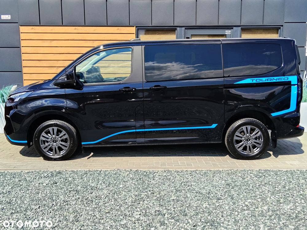 Ford Tourneo Custom 320 L1H1 VA Autm Titanium - 32