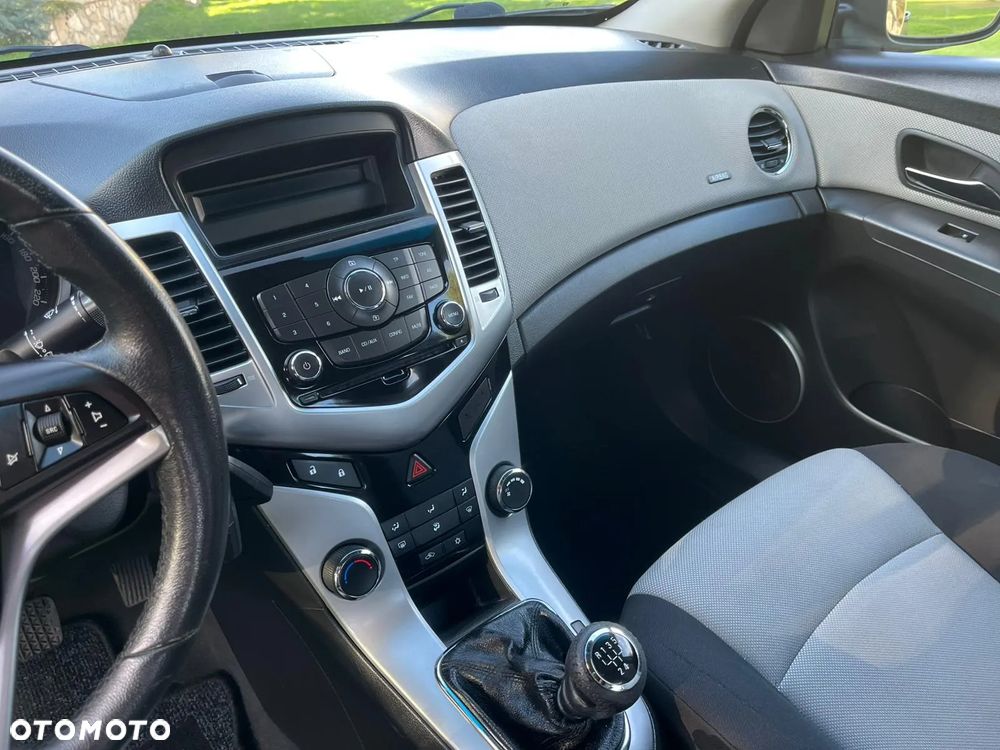 Chevrolet Cruze 1.6 LS - 24