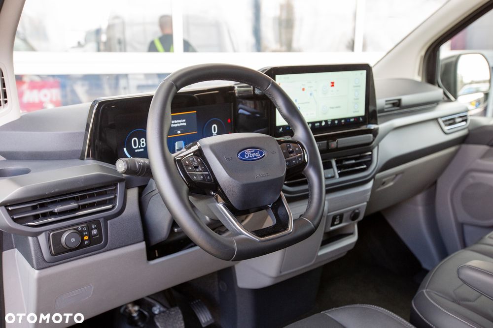 Ford Tourneo Custom - 16