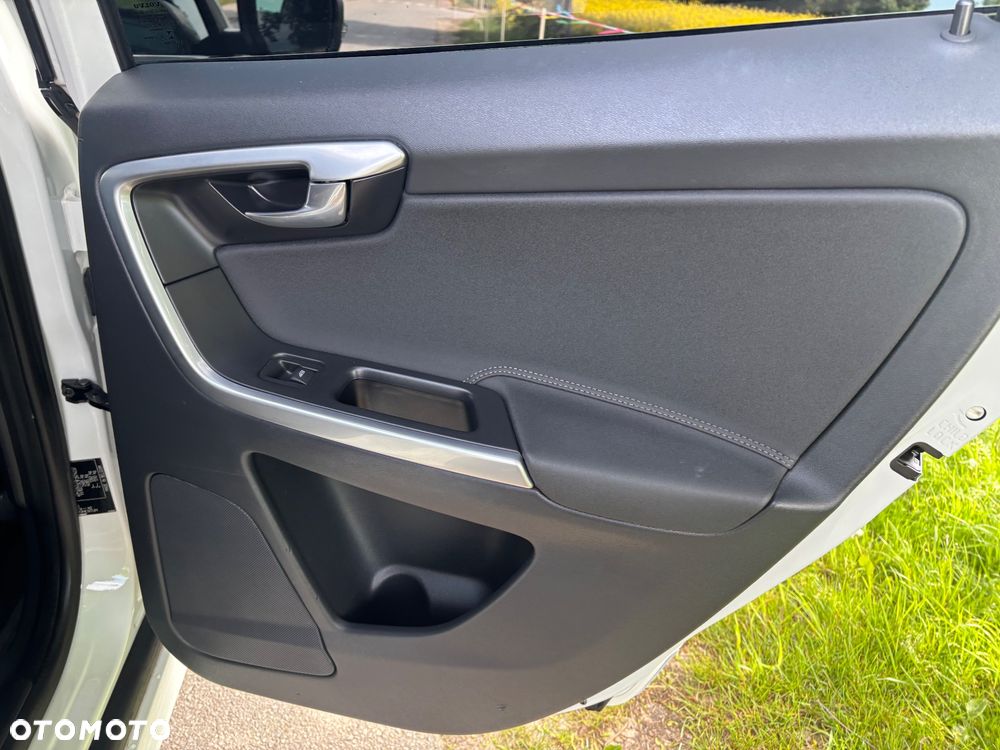 Volvo XC 60 D4 Drive-E Momentum - 28